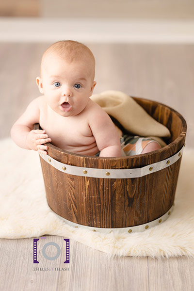 Studio photographe bébé baril bois studio