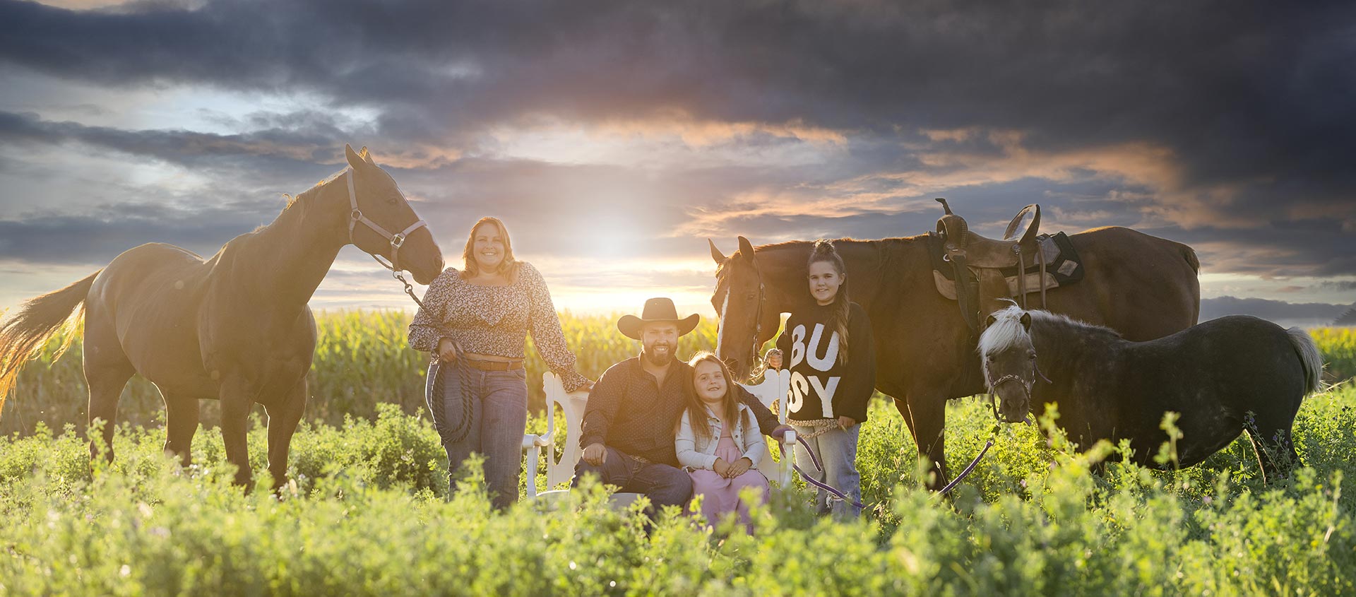 Photographie famille extérieure nature chevaux