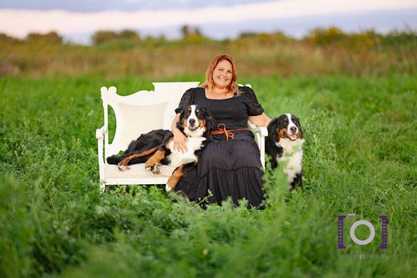 femme-chien-photographe-professionnel-avec-animaux Photo Femme avec chiens extérieur