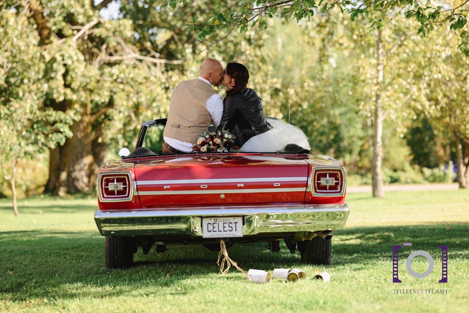 Photographie mariage photo extérieure voiture vintage Lanaudière