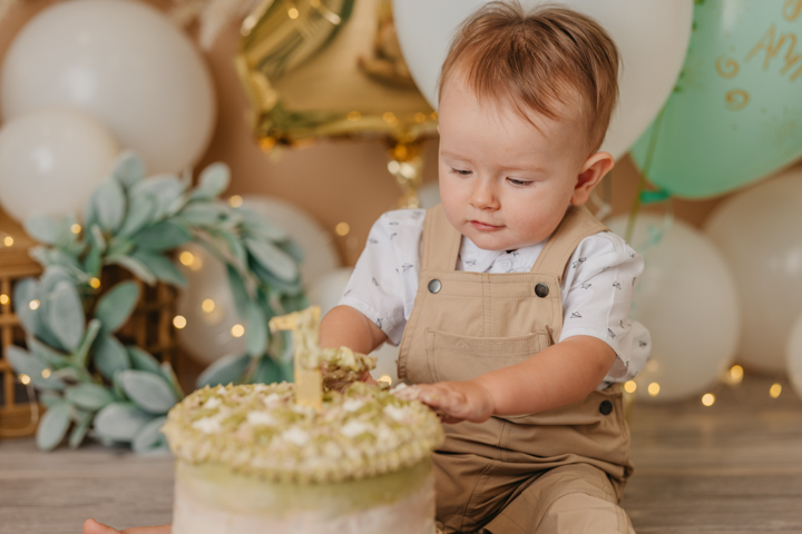 smash the cake un an, 1 an enfant, gâteau en studio. Studio Lanaudière, photographe