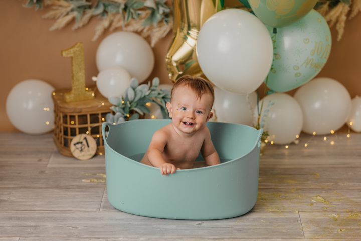 smash the cake un an, 1 an enfant, gâteau en studio. Studio Lanaudière, photographe